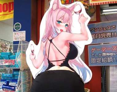 無料社《手機少女》日本發售店面把原吋模型搬出來那個尻尻好壯觀❤