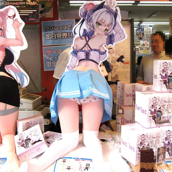 無料社 手機少女 日本發售店面把原吋模型搬出來那個尻尻好壯觀