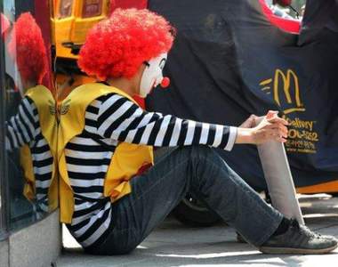 韓國觀光客的回憶《新村麥當勞宣布關店》旅遊書通通要改版了ＸＤ