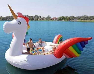 美國網站賣《有翼獨角獸的超巨大游泳圈》網友專業提問笑了w