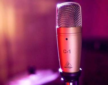 高歌沒幾句天菜就出現《失戀去KTV唱歌遇見真愛》喂你好 我想訂包廂...