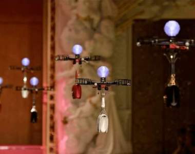 模特兒要失業惹《無人機走秀法》超搞怪行為氣走惡魔總編