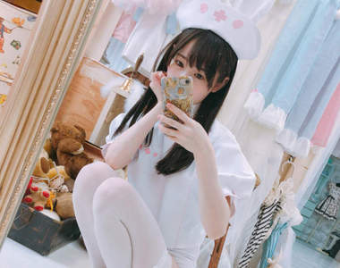 《兔耳護士死庫水》兔耳朵×護士服×學校泳衣的可愛三重奏