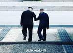 金正恩與文在寅《邊界握手照》社群大流行 網友都想當恩恩與寅寅ww 金正恩與文在寅《邊界握手照》社群大流行 網友都想當恩恩與寅寅ww