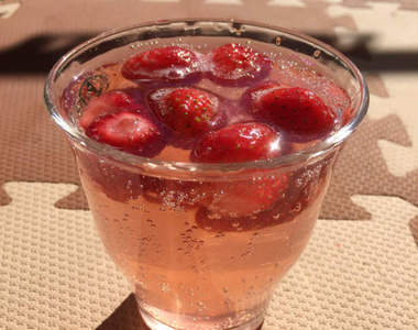 推特瘋傳《自製草莓氣泡飲》狂嗑草莓的季節絕對值得一試♪