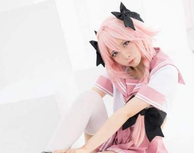 《水手服的白絲襪誘惑》絕對領域還有那若隱若現的透感James棒