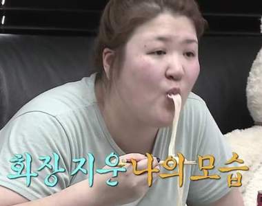 女友幸福肥《男友看不下去偷加減肥藥》結果吃的更多超展開