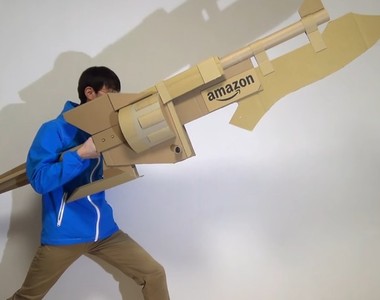 《紙箱武器手做達人》可以變形可以射擊簡直太帥氣了啊