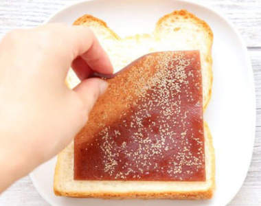 推特話題《薄片羊羹》像起司片一樣適合搭配麵包一起吃的新型和菓子