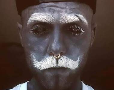 為了刺青甘願自宮！《Adam Curlykale》的刺青已來到眾人驚呆的地步了...