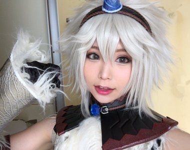Cosplay正妹《五木あきら》的「魔物獵人」麒麟裝圍起360度人牆魅力無法擋