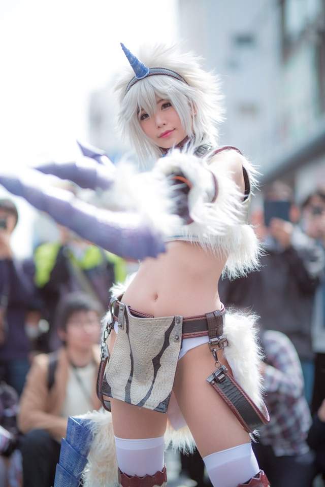Cosplay正妹《五木あきら》的「魔物獵人」麒麟裝圍起360度人牆魅力無法擋 - 圖片7