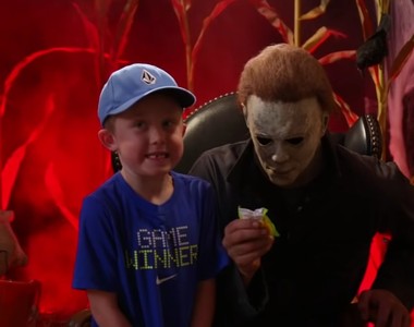 小孩子面對《萬聖節殺人魔》麥克麥爾斯 露出笑著笑著就哭了的表情...