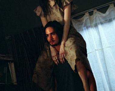 【鬼月電影介紹】泰國人氣鬼片《鬼影》為什麼我的肩膀總是痠痠的...