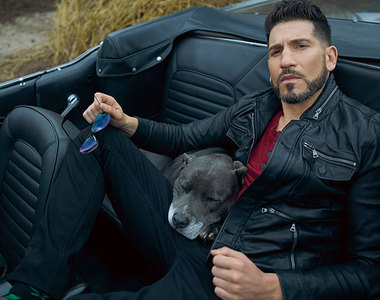 《陰屍路》硬漢男星Jon Bernthal 其實是熱愛比特犬的愛心暖男