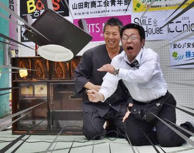 日本岩手縣《翻桌大賽》有不滿別放在心裡啊，冰的啦(╯°Д°)╯ ┻━┻