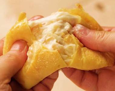 雞蛋繃出新滋味《湯勺雞蛋餃子》用ㄧ根湯勺就能完成美味料理