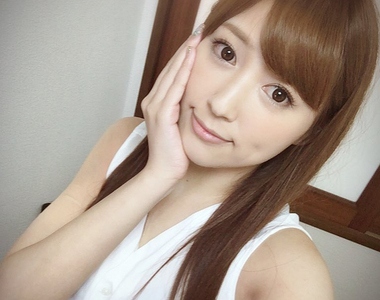 AV女優愛音麻里亞《公布收藏自曝是胸部星人》原來AV女優也會看AV……