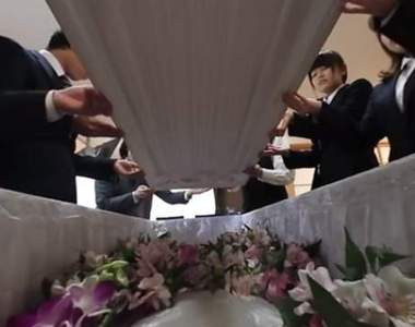 《VR葬禮》竟然是以死者視線體驗自己的喪禮過程...(⊙_⊙)