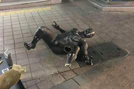 彷彿一場殺人案《韓國黑豹雕像被折斷》到底是經歷什麼事情