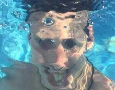 《水中自拍》專業跟素人的差別想要掛張照片在IG不是這麼容易的OK~