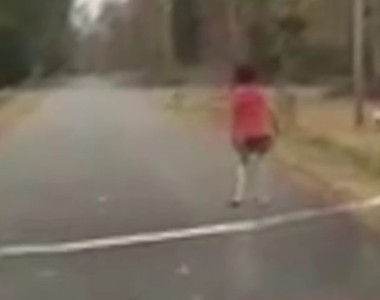 《行車記錄器錄到最詭異的畫面》感覺下車察看就會發生意外...