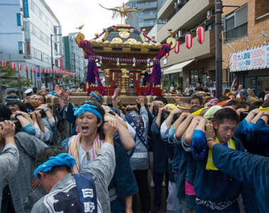 《抬神轎需要的最少人數》日本神轎一定非得這麼多人抬嗎?