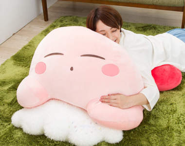 《星之卡比》讓你兩手無法掌握的超巨大抱枕登場