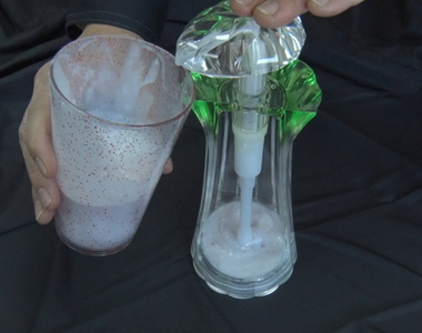 天才設計《能用光不剩的按壓瓶》再也不會有殘留瓶底的洗髮精囉♪