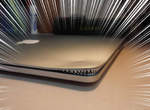 筆電長出尖牙!?《邪惡的MacBook》難道是什麼新的病毒嗎... 筆電長出尖牙!?《邪惡的MacBook》難道是什麼新的病毒嗎...