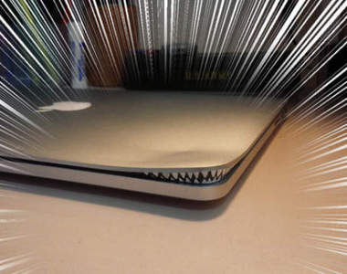 筆電長出尖牙!?《邪惡的MacBook》難道是什麼新的病毒嗎...