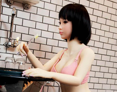 《網購矽膠娃娃》竟然變戀童癖？誰下訂前會在意娃娃身高啊...