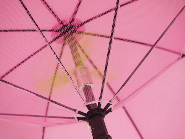 誰也需要買一把的《雨傘風扇傘》根本是夏天必備神器 - 圖片5 誰也需要買一把的《雨傘風扇傘》根本是夏天必備神器 - 圖片5