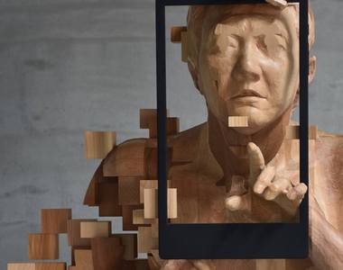 台灣藝術家《韓旭東》的「畫素有問題木雕」趣味話題作品