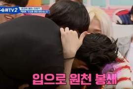 光天化日下竟發生《男偶像強襲親吻事件》superjunior你們真的是.....