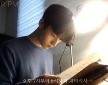 直播讀書的Youtuber《study with me》六個小時不說話就直播念書( ̄▽ ̄)