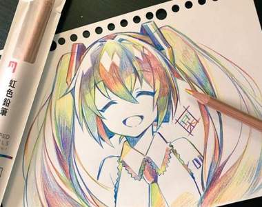 《大創虹色鉛筆》繪出色彩繽紛的初音好感動❤