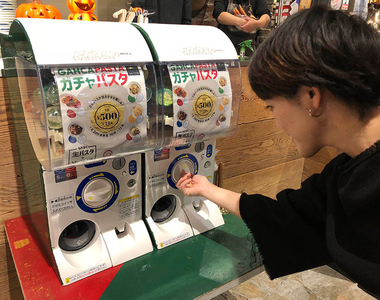 完全靠運氣的《扭蛋義大利麵》醬汁只有橄欖油or高級食材的天堂地獄