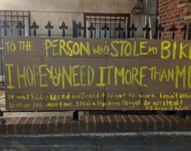 被偷腳踏車《大怒在門口掛抗議橫福》沒想到接下來上門的是......