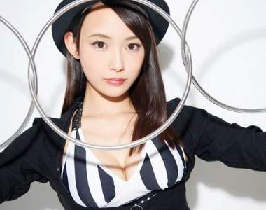 正妹魔術師《御寺ゆき》專注力大考驗到底到看她還是要看表演XD