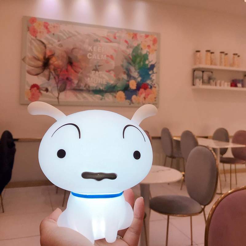 韩国《Krispy Kreme x 蜡笔小新》推出《小白LED拍拍灯》这个小夜灯太可爱不能忍 - 图片8 韩国《Krispy Kreme x 蜡笔小新》推出《小白LED拍拍灯》这个小夜灯太可爱不能忍