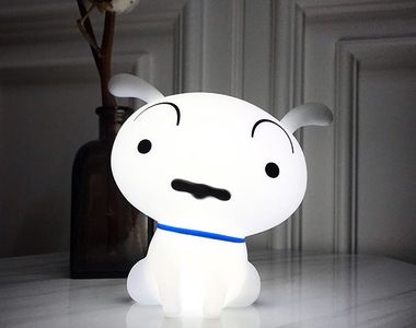 韓國《Krispy Kreme x 蠟筆小新》推出《小白LED拍拍燈》這個小夜燈太可愛不能忍
