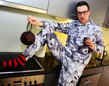 變態瑞士人《Melon Pan》推特被上司發現了，為了宅興趣只好離職