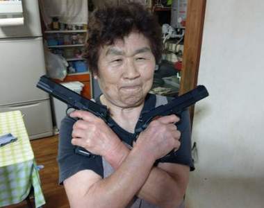 《生存遊戲阿罵》地方的媽媽都很兇悍你惹不起