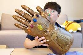 網友分享反派薩諾斯《無限手套》竟然還有防燙功能可以泡泡麵？