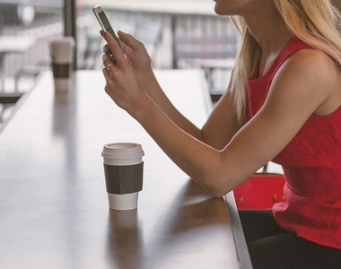 去洗手間就神奇消失《媽媽把孩子放在咖啡廳》是把咖啡廳當作托兒所嗎...