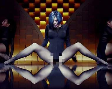 男友看到女友的《私密處刺青》瞬間軟掉不知道該如何是好......