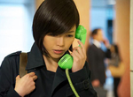《日本SoftBank大斷網》年輕人第一次打公共電話 大排長龍老人超懷念…… 《日本SoftBank大斷網》年輕人第一次打公共電話 大排長龍老人超懷念……