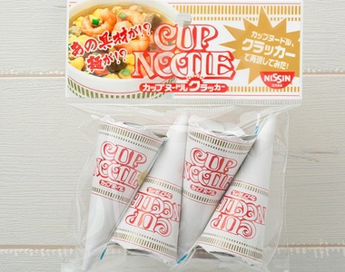 《日清泡麵拉炮》這是要慶祝什麼?剛好吃到第一萬碗泡麵之類的嗎XD