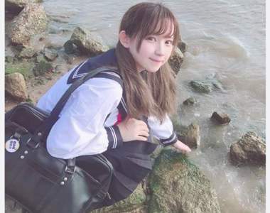 《水手服美眉鯊魚SAME》抵擋不住飄過來的可愛射線